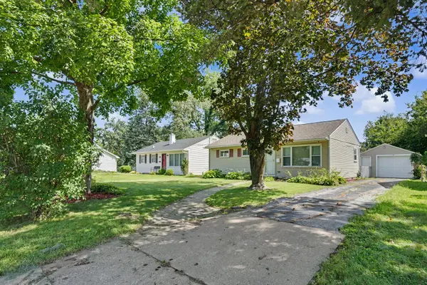 1111 31st ST, Bettendorf, IA 52722