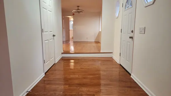 23217 W North Lakewood LN, Lake Zurich, IL 60047