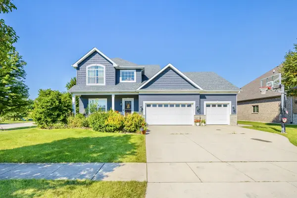 301 Arrowhead DR, Minooka, IL 60447