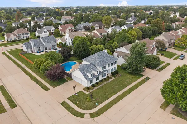 4816 Norfolk PL, Bettendorf, IA 52722