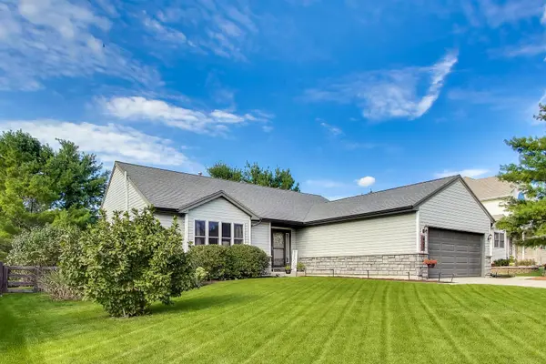 907 Joanne DR, Minooka, IL 60447