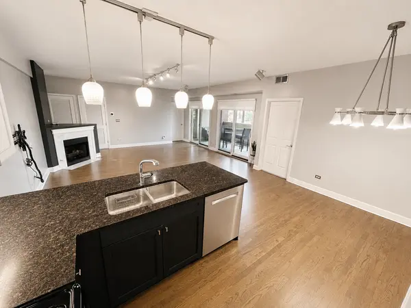 437 W North AVE #202, Chicago, IL 60610