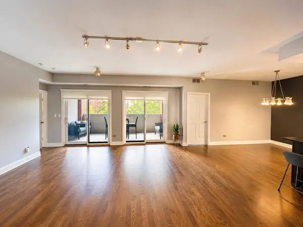 437 W North AVE #202, Chicago, IL 60610