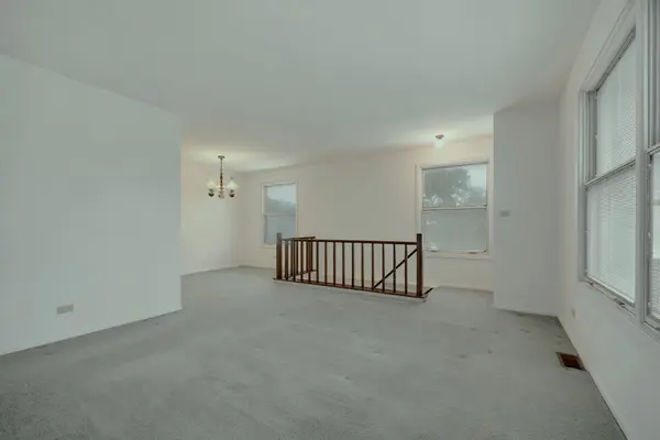 784 Leicester RD #784, Elk Grove Village, IL 60007