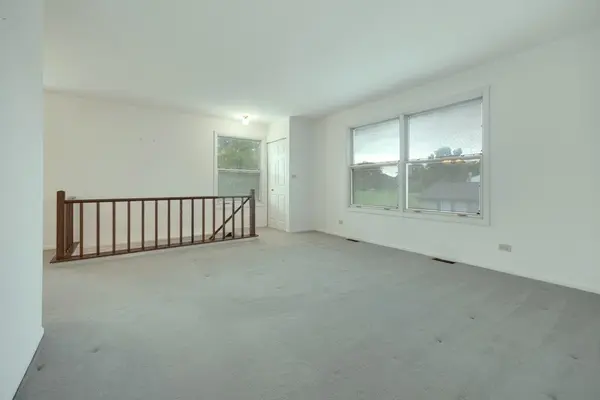 784 Leicester RD #784, Elk Grove Village, IL 60007