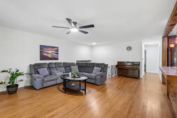 21W640 Maple AVE, Medinah, IL 60157