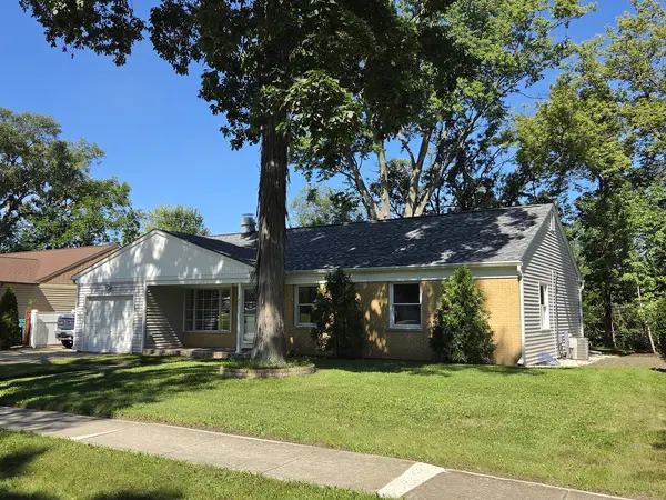 21 Crestview TER, Buffalo Grove, IL 60089