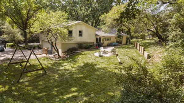 5080 Center CT, Bettendorf, IA 52722
