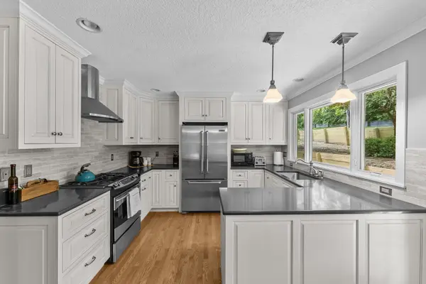 5080 Center CT, Bettendorf, IA 52722