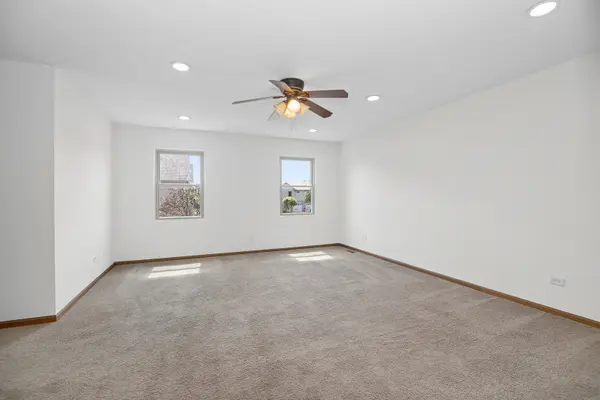 8528 Thomas Charles LN #8528, Hickory Hills, IL 60457