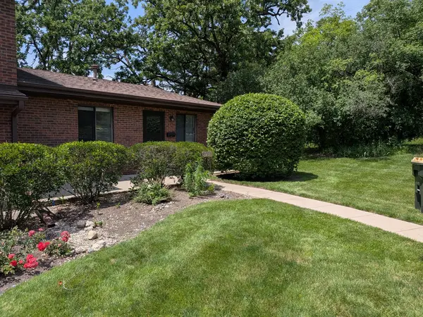 1231 Geneva LN, Lake Zurich, IL 60047