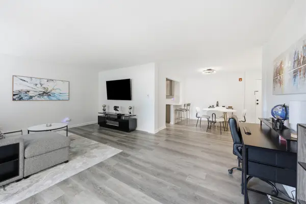 535 S Cleveland AVE #106, Arlington Heights, IL 60005