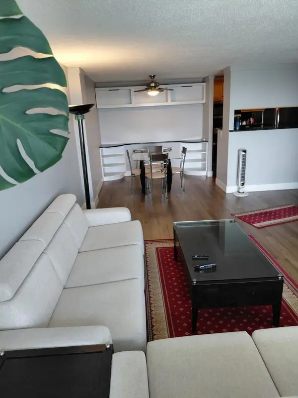 1043 S York RD #610, Bensenville, IL 60106