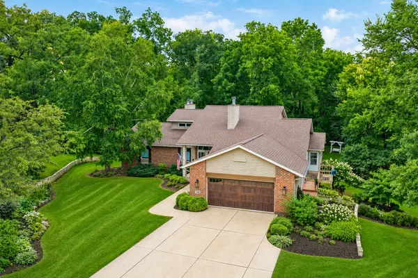 1669 Barberry CIR, Freeport, IL 61032