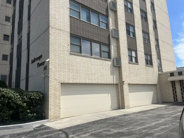 141 N La Grange RD #802, La Grange, IL 60525