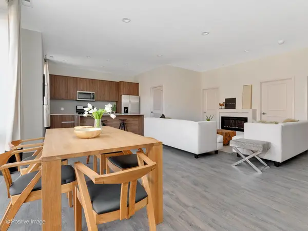 2146 N Nashville AVE #3N, Chicago, IL 60707