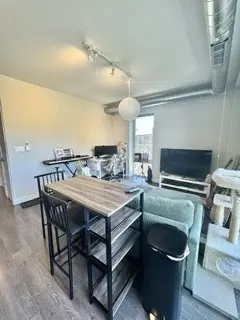 2407 W Eastwood AVE #301, Chicago, IL 60625