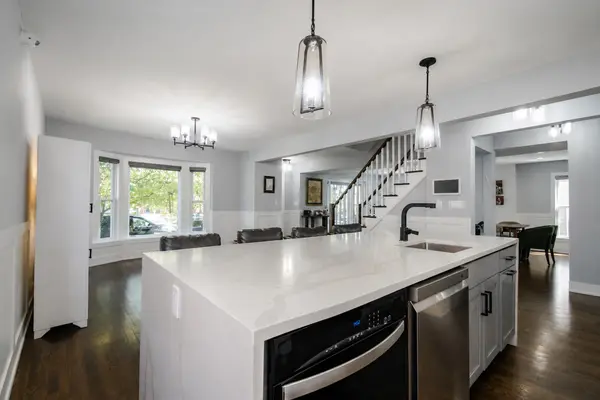6630 N Trumbull AVE, Lincolnwood, IL 60712