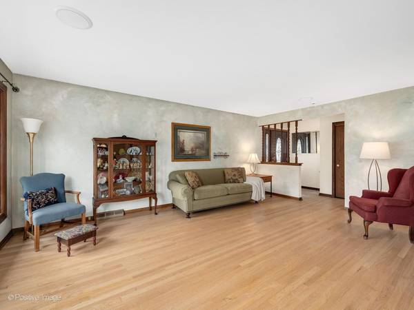 570 W Crockett AVE, Elmhurst, IL 60126