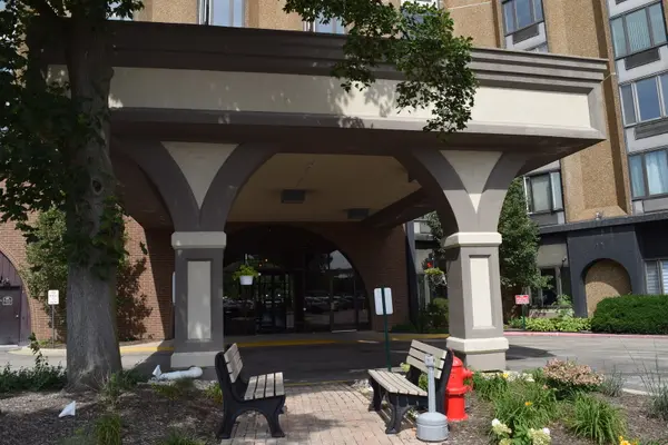 1 Renaissance PL #801, Palatine, IL 60067