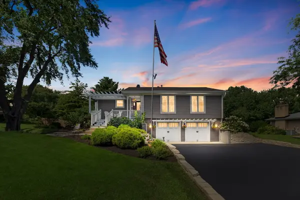 38W274 Bernice DR, St. Charles, IL 60174