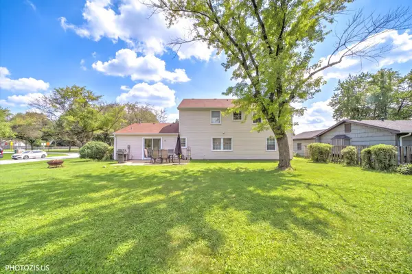 1111 Plum Grove CIR, Buffalo Grove, IL 60089