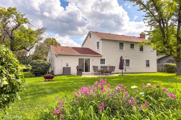1111 Plum Grove CIR, Buffalo Grove, IL 60089