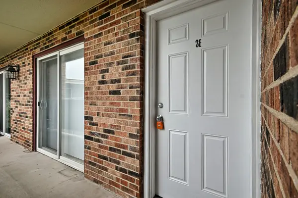 600 S York ST #3E, Elmhurst, IL 60126