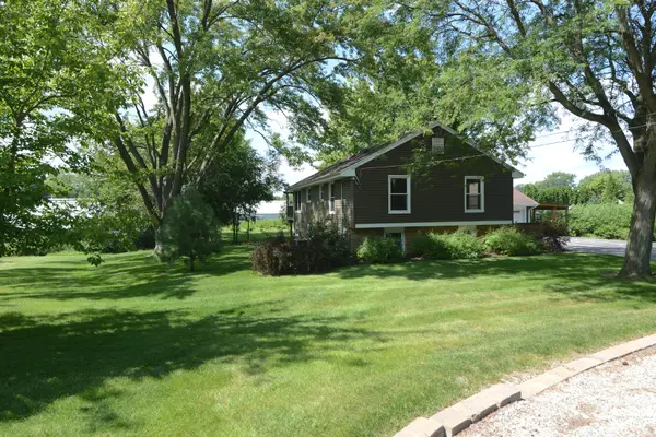 1070 CENTER DR, South Elgin, IL 60177
