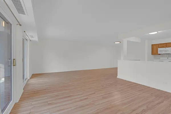1415 E Central RD #305A, Arlington Heights, IL 60005