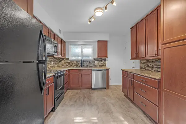 900 S Plum Grove RD #216, Palatine, IL 60067