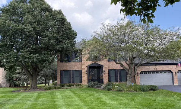 701 Fairway View DR, Algonquin, IL 60102