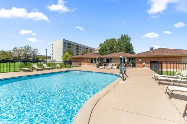 2000 Saint Regis DR #7D, Lombard, IL 60148
