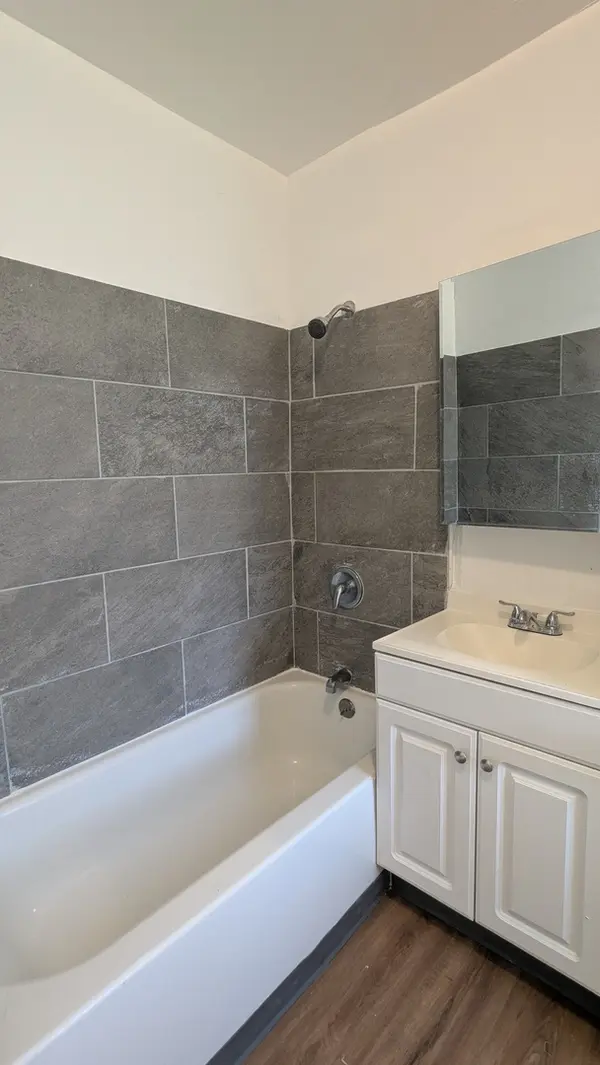 4445 W Carroll AVE, Chicago, IL 60624