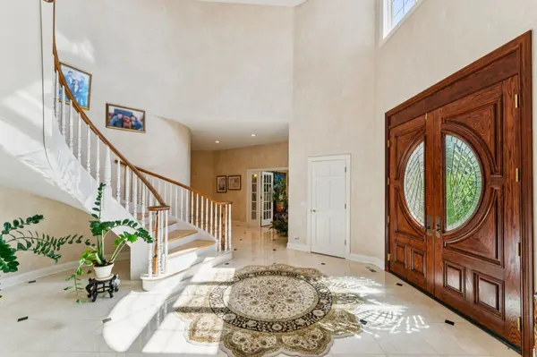1745 Sundrop CIR, Highland Park, IL 60035