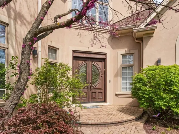 1745 Sundrop CIR, Highland Park, IL 60035