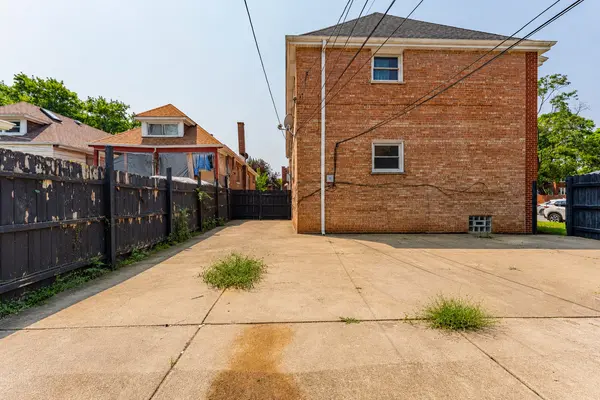 6401 S Albany AVE, Chicago, IL 60629