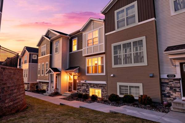 2230 Gateway Curve, North Saint Paul, MN 55109