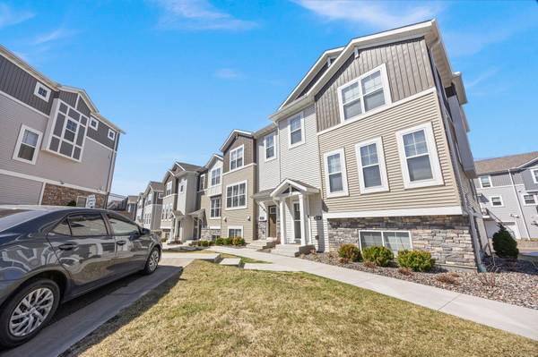 2230 Gateway Curve, North Saint Paul, MN 55109