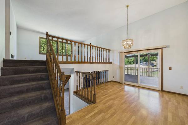 1604 Rio Loma DR, Burnsville, MN 55337