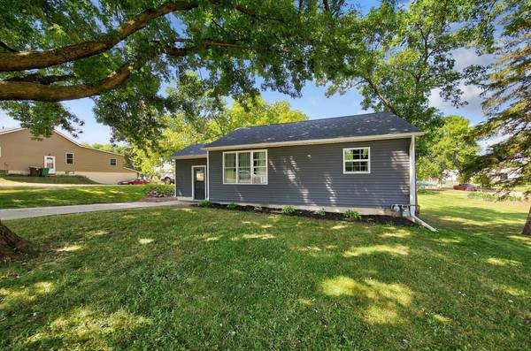 1052 Miller AVE, Windom, MN 56101