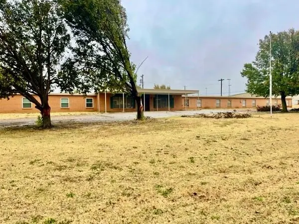 215 W 3rd ST, Helena, OK 73741