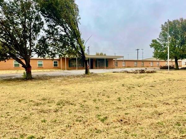 215 W 3rd ST, Helena, OK 73741