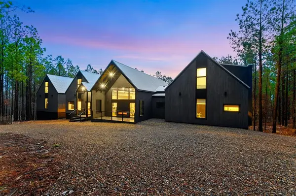205 HochaDogwood TRL, Broken Bow, OK 74728