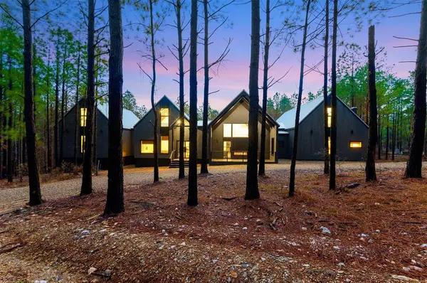 205 HochaDogwood TRL, Broken Bow, OK 74728