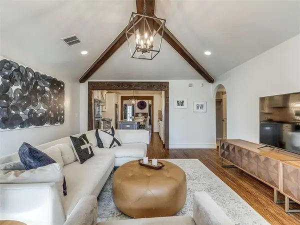 1709 Dorchester DR, Nichols Hills, OK 73120