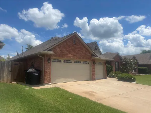 1012 Lanie LN, Moore, OK 73160