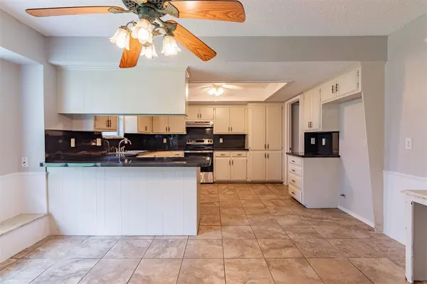 10421 Leicester DR, Yukon, OK 73099
