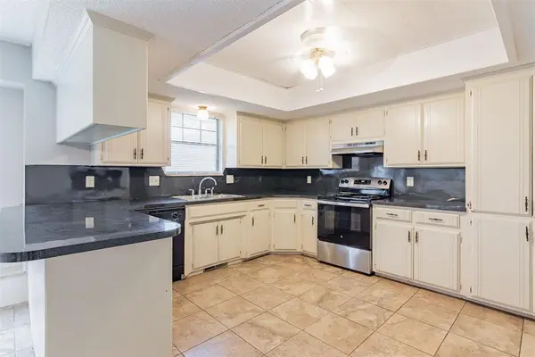 10421 Leicester DR, Yukon, OK 73099