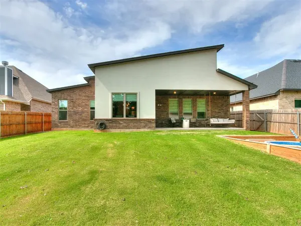 612 E Barajas TER, Mustang, OK 73064